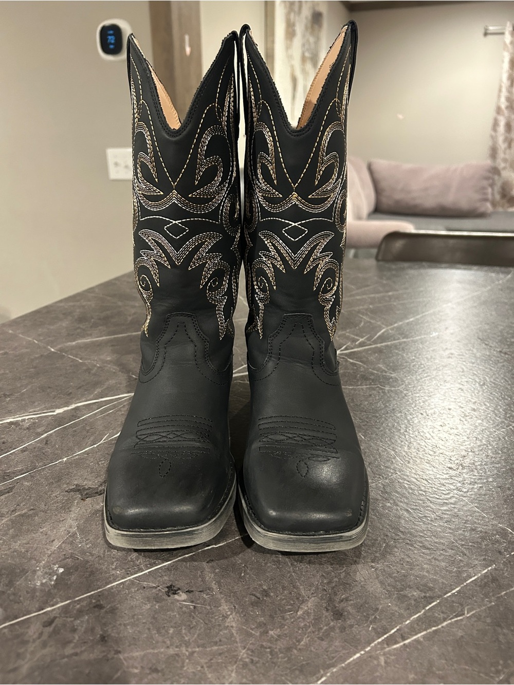 Shesole Classic Black Western Cowboy Boots with Contrast Stitching